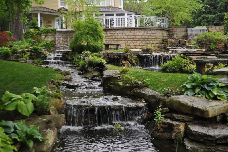 paysagiste-GORBIO-min_landscaping-rock-louisville-ky-traditional-landscape-and-boulders-brick-wall-bushes-grass-koi-law